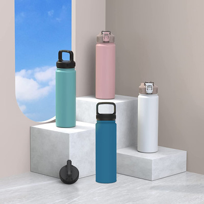 Multicolor изолированные двойные бутылки с водой нержавеющей стали стены с соломой