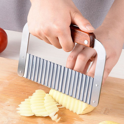 Волнистое вырезывание Crinkle прерывая Slicer картошки нержавеющей стали инструментов с деревянной ручкой