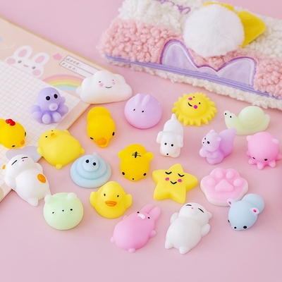 Стресс 50PCS TPR мини животный мягкий забавляется игрушки непоседы Mochi для сброса стресса