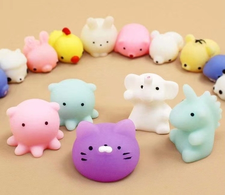 Стресс 50PCS TPR мини животный мягкий забавляется игрушки непоседы Mochi для сброса стресса