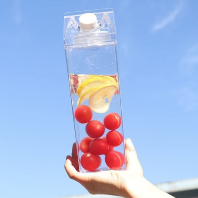 чашки пластикового квадрата 500ml изготовленные на заказ выпивая доят бутылку с водой коробки течебезопасную
